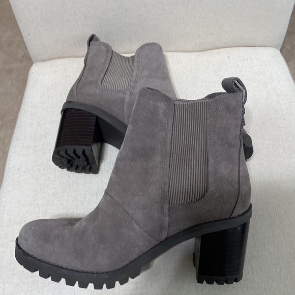UGG NEW Waterproof hazel Chelsea suede heeled ankle booties basically brand new - Picture 3 of 16